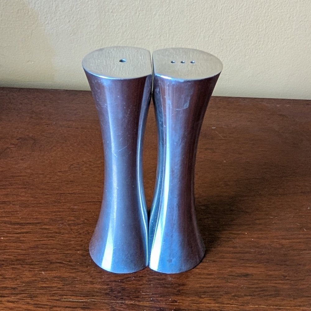 NAMBE Kissing Salt & Pepper Shakers Vintage